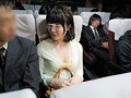 出張帰りの寝静まった夜行バスで揺れに逆らえず隣りで寝ているカワイイ部下の巨乳に密着！何度も巨乳に密着していると中出しも受け入れてしまう発情娘に豹変！ サンプル画像17