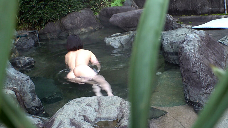 童貞喰いの痴女妻が出没すると噂のメスワニ混浴温泉は実在した！3 痴女妻4名収録 サンプル