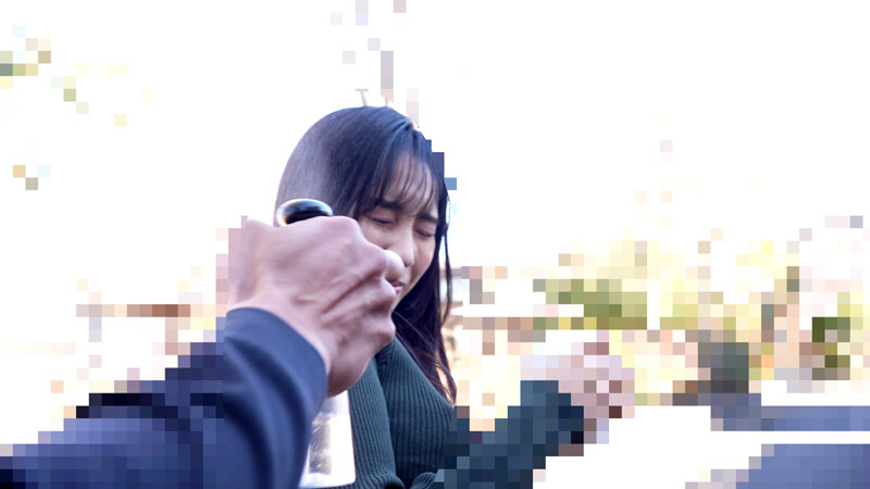 【無警戒な胸チラ女子】無防備女睡眠姦盗撮 画像1
