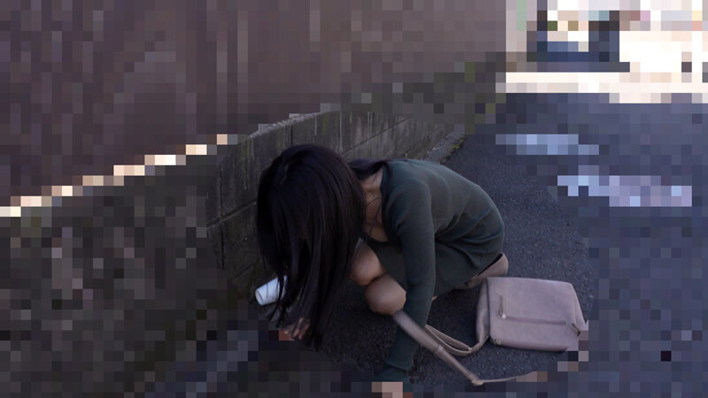 【無警戒な胸チラ女子】無防備女睡眠姦盗撮 画像2