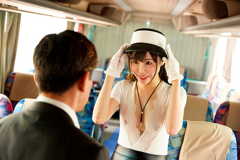 カラダを張って客をもてなす淫乱バスガイドと生ハメバスツアー 画像10