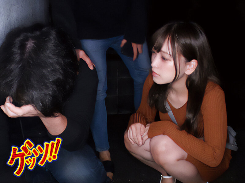 飲み会後、終電逃してラブホに泊まることになった僕と親友カップル。相部屋川の字で寝ていたところ隣に彼氏(親友)がいるにも関わらず、僕のチ●ポを漁り出し、エンドレス逆夜●いで朝まで痴女られた! 画像1