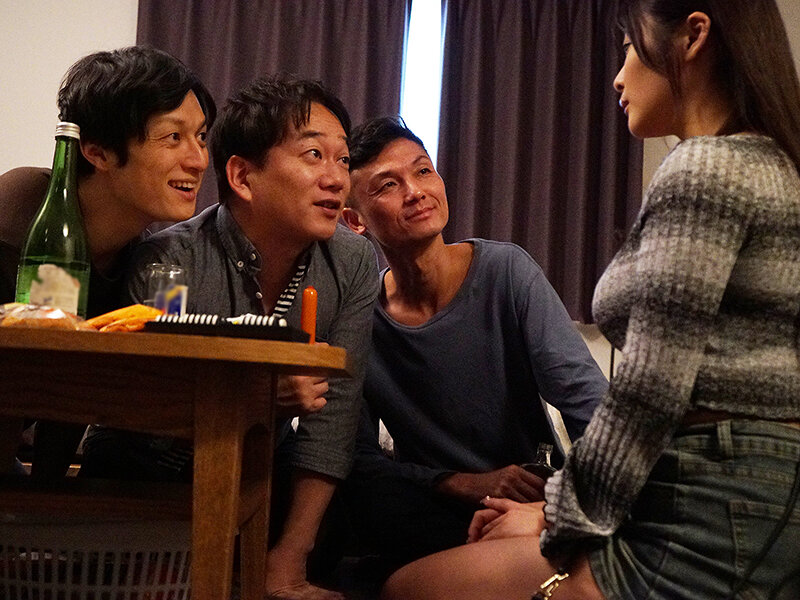 オナニーばかりしてる僕ら（弱男）に目を付けたバ先の同僚（夏は発情しちゃう系女子）から射精管理されてしまったひと夏の思い出 似鳥日菜 サンプル画像