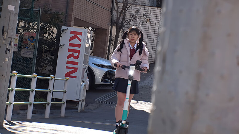 電動キックボードで帰宅する小生意気な巨乳女先輩 不登校デカチン童貞後輩に「ほらっ挿れてみな!」とあおったら逆にメスイキLOOPされたよぉぉ〜 画像1