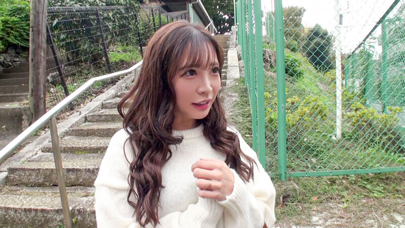 SNSでナンパした美人人妻が、旦那以外の身体に興奮してドエロい本性さらけ出しちゃいました! 小那海あや 画像1