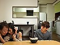 サンプル画像17 - コタツの中で内緒で悪戯 歳の近い義母が欲情極まり近親○姦生中出し6