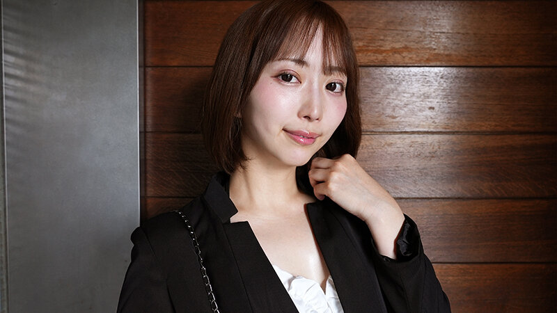 物件の案内で汗まみれになった肌色ストッキングの足、20代の不動産女、妻の焦点の合わない目、そして半端ない脚マンコ、口マンコ… マンコ。那賀崎ゆきね 1枚目