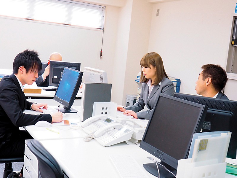 社長に犯●れたパート清掃員 浜崎なお