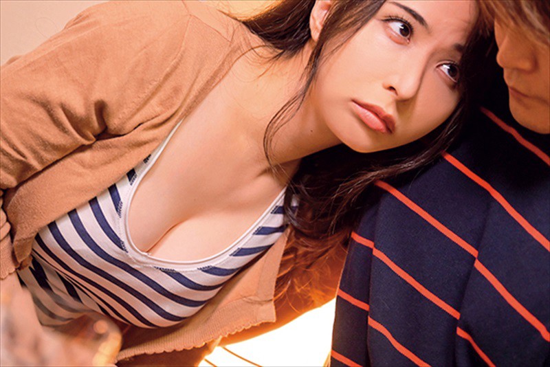 【アウトレット】お酒を飲んだらド淫乱痴女に豹変し男を誘惑する兄貴の巨乳嫁 晶エリー 画像2