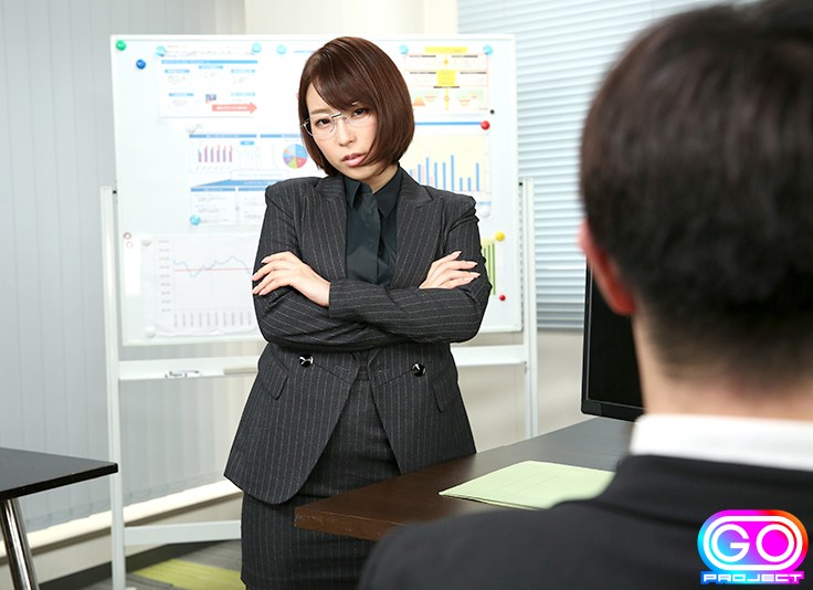 【VR】劇的高画質 普段は鬼女上司が180度人格変貌 誰もいないオフィスで… 同僚を叱っていたのに態度激変で猫撫で声 社内で乳とマ●コを晒す「見られたら大変…」寸止めで焦らされたグチョマンに挿入されただけでウットリ「もっと激しいのして」と懇願する… 八乃つばさ