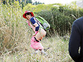 サンプル画像6 - 山ガール 野ションしてたら 見られてた！！ 如月ゆの