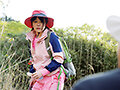 サンプル画像7 - 山ガール 野ションしてたら 見られてた！！ 如月ゆの
