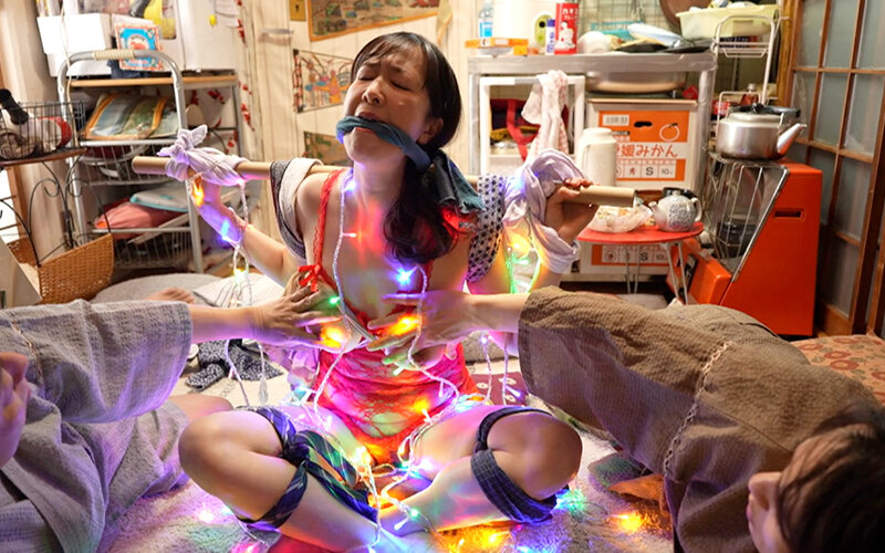 素人の縛り生中出し【色白ぽっちゃり肉便器妻編】近所のぽっちゃり奥さんは僕らのお掃除をしてくれる卑猥な肉便器雌豚でした。 成田かなこ 画像6