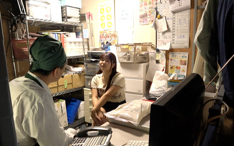万引き スーパーの人妻たち ●でか尻でか乳ぷにょ妻 ●折●が必要クソ生意気妻 ●スレンダー爆裂張乳妻 8枚目