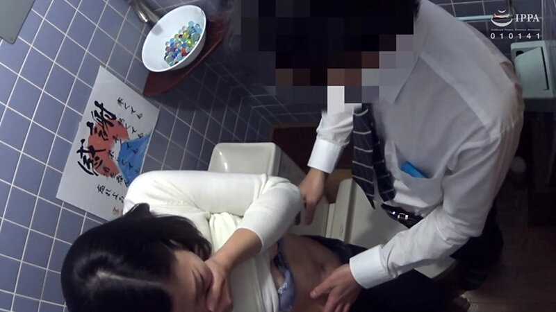 サンプル-熟女人妻のトイレ盗撮～個室の中を覗いてみたら、排尿に！イチャイチャ連れ込みに！…いろんな事が起きてたっ！～60人4時間