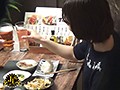 「おばさんを酔わせてどうするつもり?」若い男女で溢れ返る相席居酒屋で一人呑みしている熟女を狙い撃ちで口説いてお持ち帰り!寂しさと欲求不満が募った素人奥さんの乾いたカラダはよく濡れる!!VOL.26 サンプル画像2