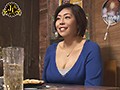 「おばさんを酔わせてどうするつもり?」若い男女で溢れ返る相席居酒屋で一人呑みしている熟女を狙い撃ちで口説いてお持ち帰り!寂しさと欲求不満が募った素人奥さんの乾いたカラダはよく濡れる!!VOL.34 サンプル画像6