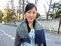 熟成母乳 素人美熟女ナンパ！！現役高齢出産ママさんに遭遇 街で声をかけた智美さん（50歳）は出産直後で母乳が出るアラフィフ奥様だった！ - サンプル画像