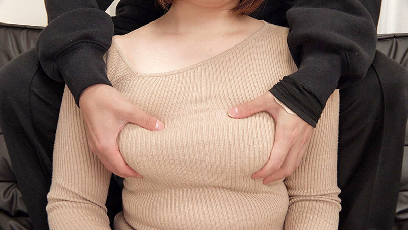 戸惑い、恥じらいつつも快感を隠せない!素人熟女さんたちの生おっぱいモミまくり!!5 8枚目
