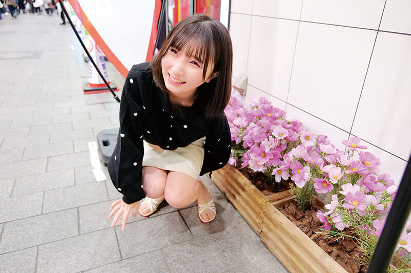 素人美少女とリモコンバイブお散歩8ーSGN区編ー「もう我慢できません…//」人混みの中ビクビク震えてイキまくってしまう女子たち！人生初の羞恥プレイでまさかのエロスイッチオン！車移動中も大胆カーオナニー！最後は近くのスタジオで心行くまで生セックス！