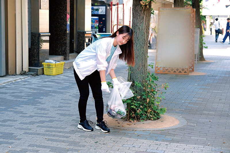 ボランティア活動に勤しむ心の綺麗な女子大生の皆さん！「早漏に悩む童貞君の暴発改善のお手伝いしてくれませんか？」慈善活動に参加するピュアな女の子が早漏すぎる童貞君にドキドキ＆キュンキュンしちゃって生中出し筆おろしSPECIAL！ - Image 1