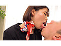 フライト帰りのキャビンアテンダントさんが童貞君と初めての公開ディープキスに挑戦！？艶やかな口唇のCAさんが舌を激しく絡み合わせる濃厚口SEXに思わずオマ○コ本気濡れ！そのまま一生忘れらない極上の筆おろしSEX！！