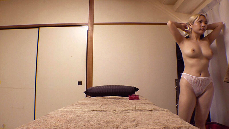 媚薬オイルマッサージ 痴●盗撮&中出し素人娘VOL.62 超強力媚薬を配合したマッサージオイルを施術中に知らずに塗りこまれたオンナは、身体の火照りに驚き、チ〇ポを欲しがる自分に戸惑い、垂れ出したマン汁に恥ずかしがりながらも生ハメ中出しまで欲してしまう! 画像9