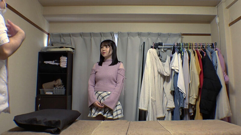 媚薬オイルマッサージ 痴●盗撮&中出し素人娘VOL.65 超強力媚薬を配合したマッサージオイルを施術中に知らずに塗りこまれたオンナは、身体の火照りに驚き、チ〇ポを欲しがる自分に戸惑い、垂れ出したマン汁に恥ずかしがりながらも生ハメ中出しまで欲してしまう! 画像3