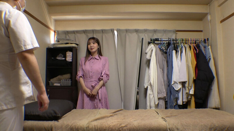 媚薬オイルマッサージ 痴●盗撮&中出し素人娘VOL.67 超強力媚薬を配合したマッサージオイルを施術中に知らずに塗りこまれたオンナは、身体の火照りに驚き、チ〇ポを欲しがる自分に戸惑い、垂れ出したマン汁に恥ずかしがりながらも生ハメ中出しまで欲してしまう! 画像1