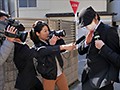 【特選アウトレット】白昼の人妻カメラマン 〜脅迫レ●プに悶える淫靡な肉体 春原未来〜 サンプル画像1