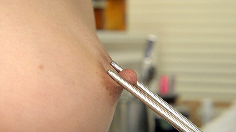 新人OLの乳首を狙った猥褻医師の不適切検診 画像8