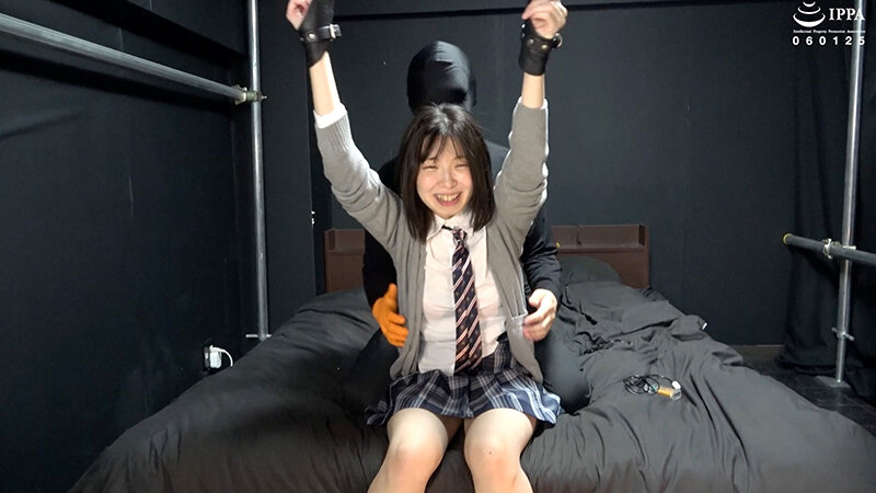 「全身敏感な制服女子をいろんな道具でくすぐった気持ちよくしてみた！」わかしラボ WAKA-072 岸永みりな 2_11