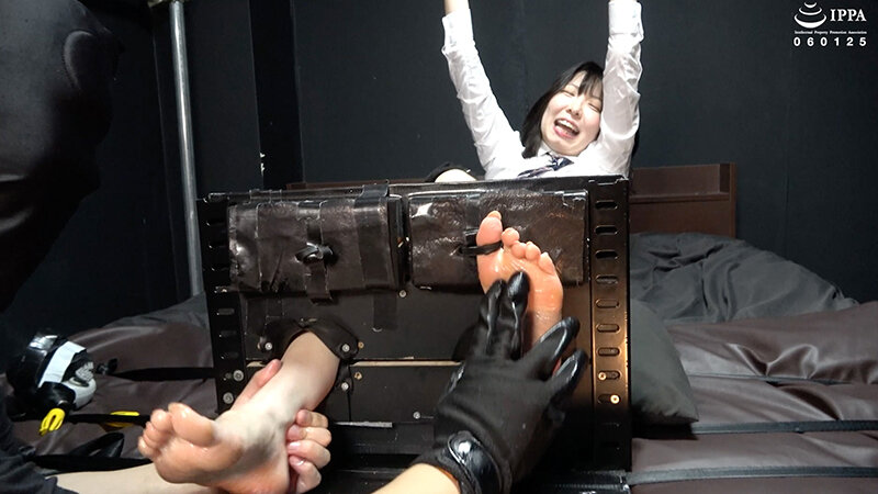 「足裏がくすぐったすぎて足枷をガタガタ言わせながら悶絶するみりなちゃん！」 わかしラボWAKA-072 岸永みりな 3_9