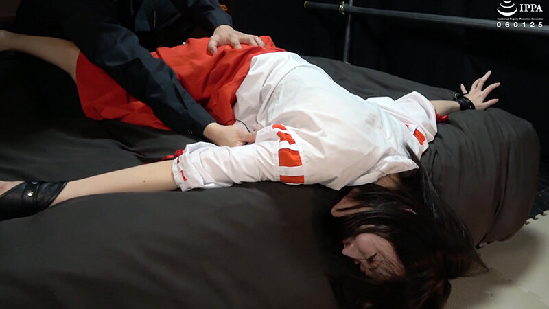 【くすぐり】「巫女さんややちゃんの身体をくすぐりマッサージ! 最後はうつ伏せ拘束で大笑い!」WAKA-077琥珀やや 6 画像5