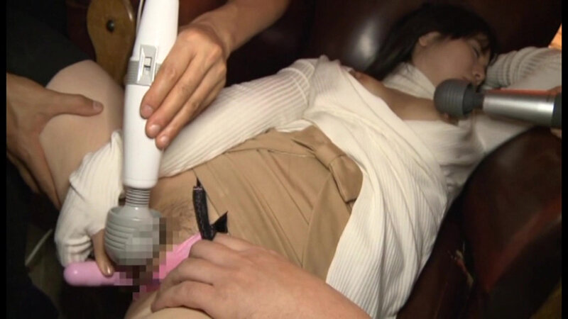 地方の地味な女子大生を騙して3Pや電マ責めでぐちゃぐちゃにします 18枚目