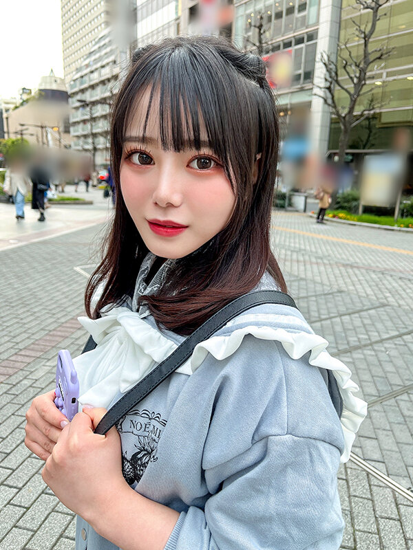 素人JD【限定】もあちゃん21歳 ヤミカワなコーディネートで街を歩く低身長JD！！可憐な喘ぎ声が部屋中に響き渡る！！積極的に男にご奉仕するM気質な闇マ○コに中出しフィニッシュ！！ - Image 1