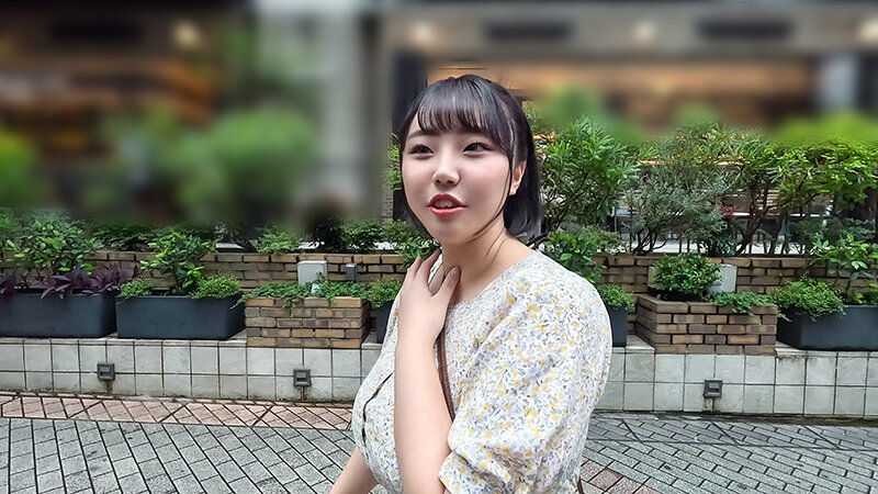 素人JD【限定】はるちゃん21歳 歩いているだけでバインバインに揺れまくりな超ド迫力ボディJD！！重量感たっぷりな爆乳＆爆尻を堪能しながら中出しSEX！！