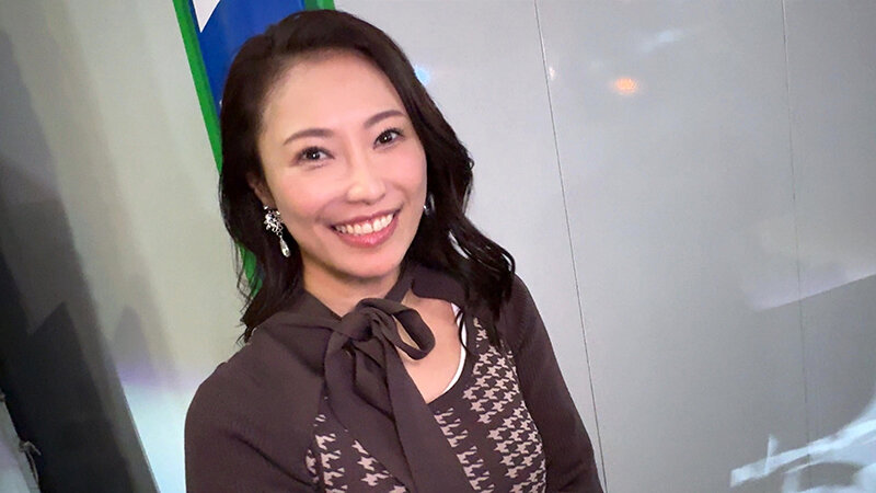 【ハイスペ熟女、淫らに乱れる―】アラフォー上級国民奥様 年下セフレとホテルで密会ハメ狂い中出しハメ撮り 1枚目