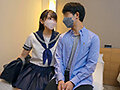 【学生カップル】お小遣いに釣られて応募してきた青春♂♀♪初恋ラブラブ♪リアルSEX撮らせていただきました。彼氏の一生懸命な腰振り手つなぎ正常位で愛のゴム中出し♪ 画像5