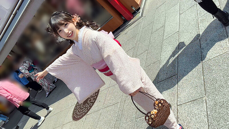 【個人撮影】ロリペタ美少女ことねちゃん（24）来週には転勤で遠くに行ってしまう彼との切な愛しいラブラブ、最後の浅草デート生ハメ中出し映像流出 - Image 2