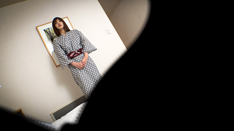 温泉旅館秘密エステ 老舗旅館の若女将(30代)オイルマッサージで連続イキ、気持ち良すぎて我慢できずにチ●ポ生挿入、ハメまくってしっかり種付け、奥様は昇天。中出し許してくれました 1枚目