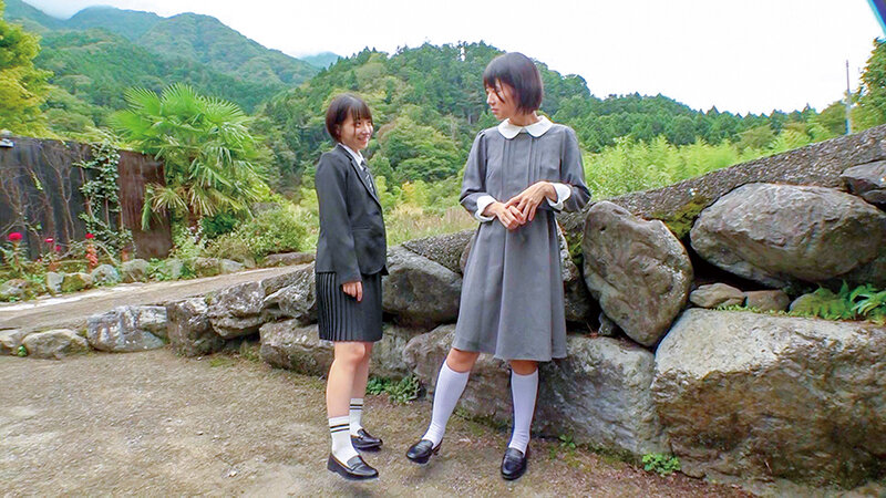 【数量限定】義父に毒された可愛い美形姉妹とイタズラ温泉旅行 みこさんのパンティと生写真付き 画像17