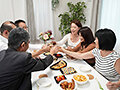 熟女同窓会！数十年振りに再会した同級生と甘い一夜を過ごす！ドラマ3選！ 画像1
