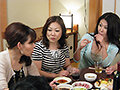 熟女同窓会！数十年振りに再会した同級生と甘い一夜を過ごす！ドラマ3選！ 画像3