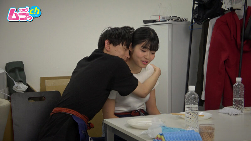 カップル部屋REC 最近ご無沙汰してた大好きな彼氏と休憩時間が被ったら…誰か来るかもしれないのにお股びしょ濡れにして我慢できずにバイト先でヤっちゃうむっつりスケベ女子大生 画像2