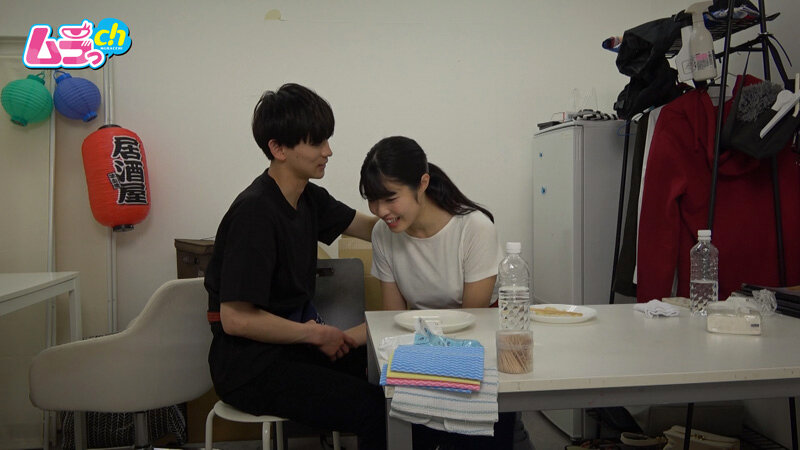 カップル部屋REC 最近ご無沙汰してた大好きな彼氏と休憩時間が被ったら…誰か来るかもしれないのにお股びしょ濡れにして我慢できずにバイト先でヤっちゃうむっつりスケベ女子大生 画像4