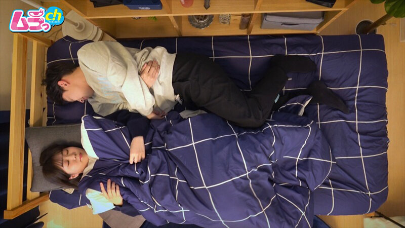 ニンゲン観察 「昨日あんなに誘ってきたじゃんw」サークル宅飲みで酒にのまれ誘惑してきたくせにシラを切るマンゲボーボーの女友達にお預け朝勃チ●ポでモーニングリベンジSEX！ 画像1