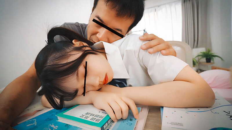 「ごめんなさい。」家庭教師をしていた教え子の大事な入試の直前に…勉強疲れでスイミンしている彼女をヤっちゃいました。 画像9