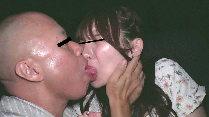映画館でうっかり眠ってしまった美女にねっちょり手淫でサイレント失禁アクメ!声の出せない状況で寸止め!焦らしに耐えきれず静寂アクメで完堕ち! 画像1