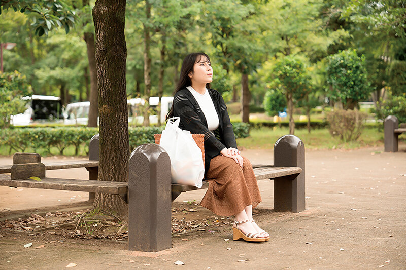 先生私を味わって…旦那に料理が下手だと叱咤され通った料理教室で、先生の甘い誘惑に料理の味よりもセックスの味を覚えてしまった人妻 岩沢香代 画像1
